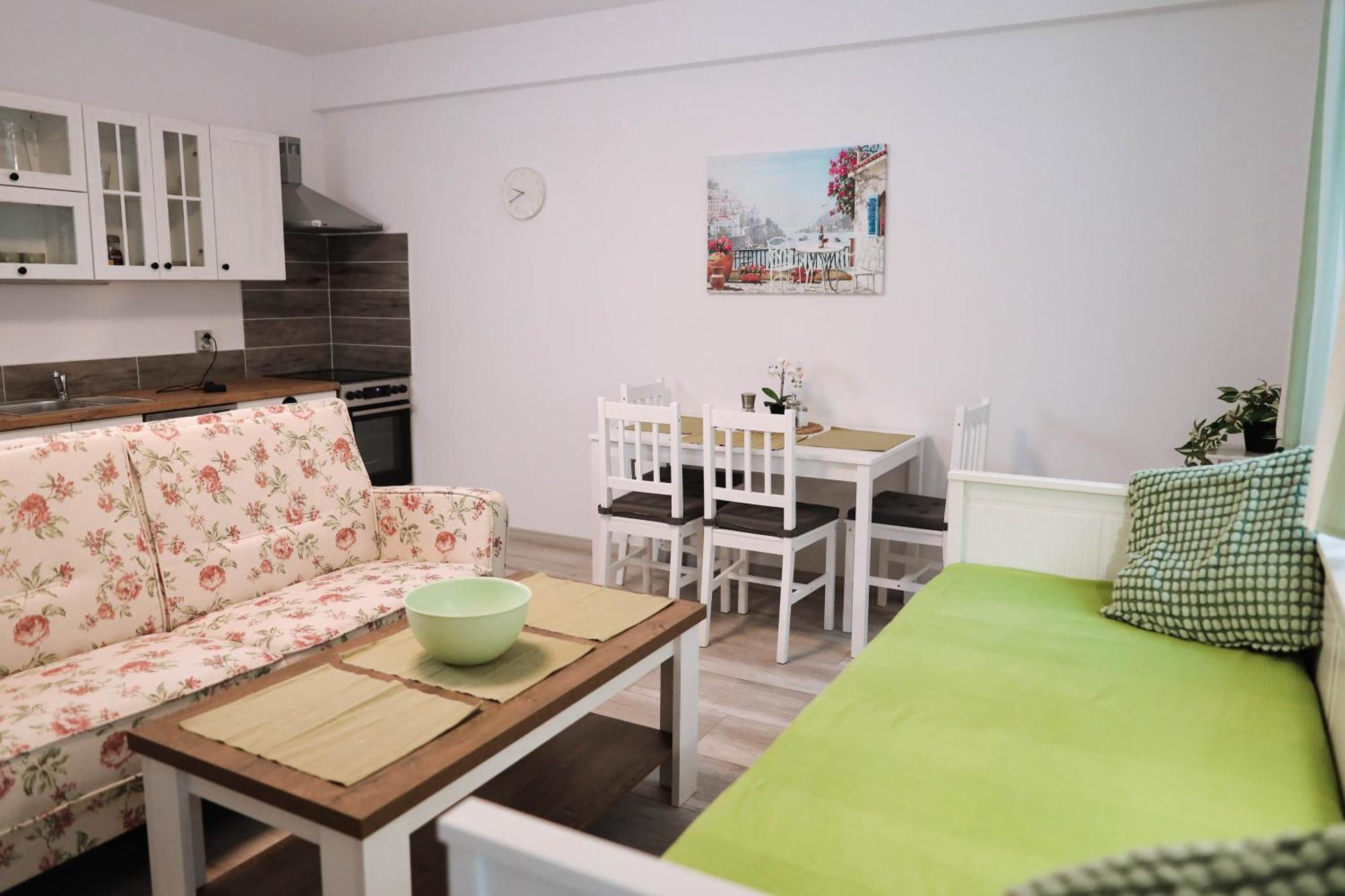 Flower Apartment
